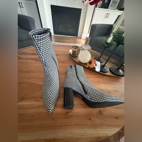 SOLD OUT | Jeffrey Campbell Siren Houndstooth Booties Pointed Toe Block Heel 7.5 - Picture 2 of 10